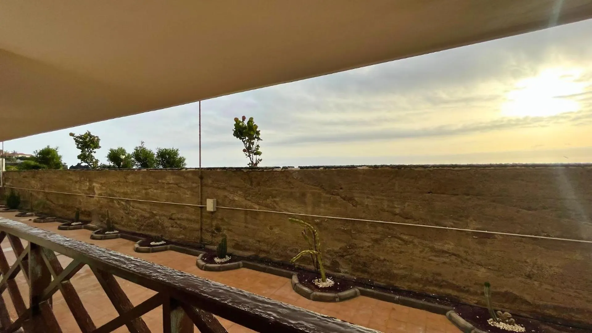 Markethome Neptuno Beach Front 1Bdr Apartment Puerto de Santiago  Spanien